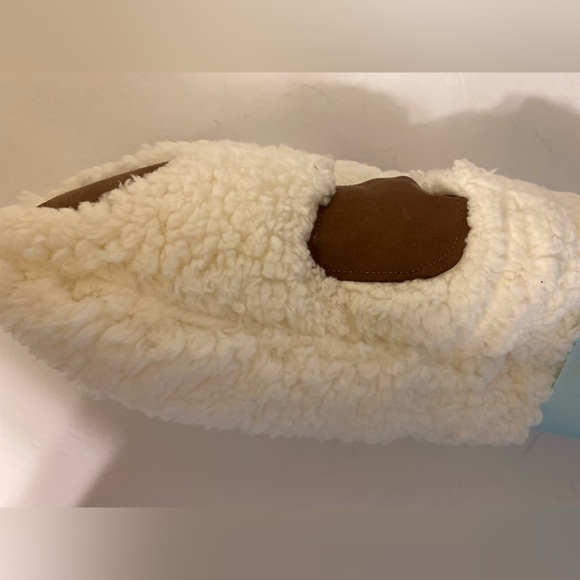NWT Pavilion Gift Co. - The Comfort Collection cream color sherpa slippers, OS - Picture 5 of 7